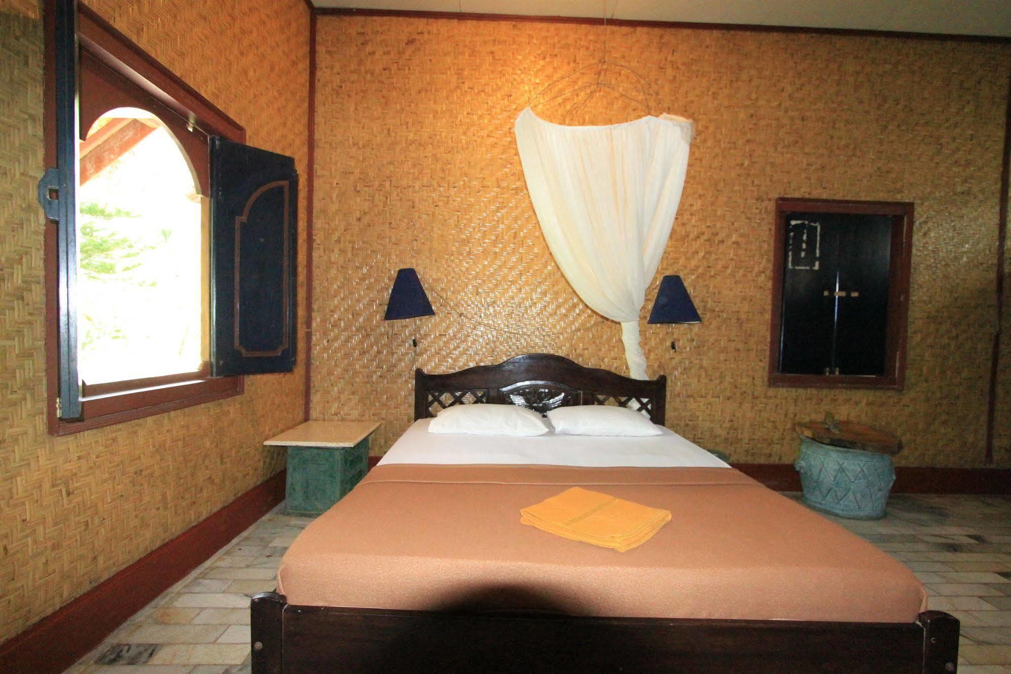 Hotel Bumi Aditya Senggigi Exterior foto
